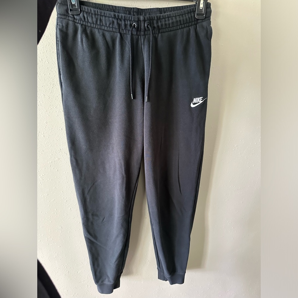 Black Nike fleece joggers